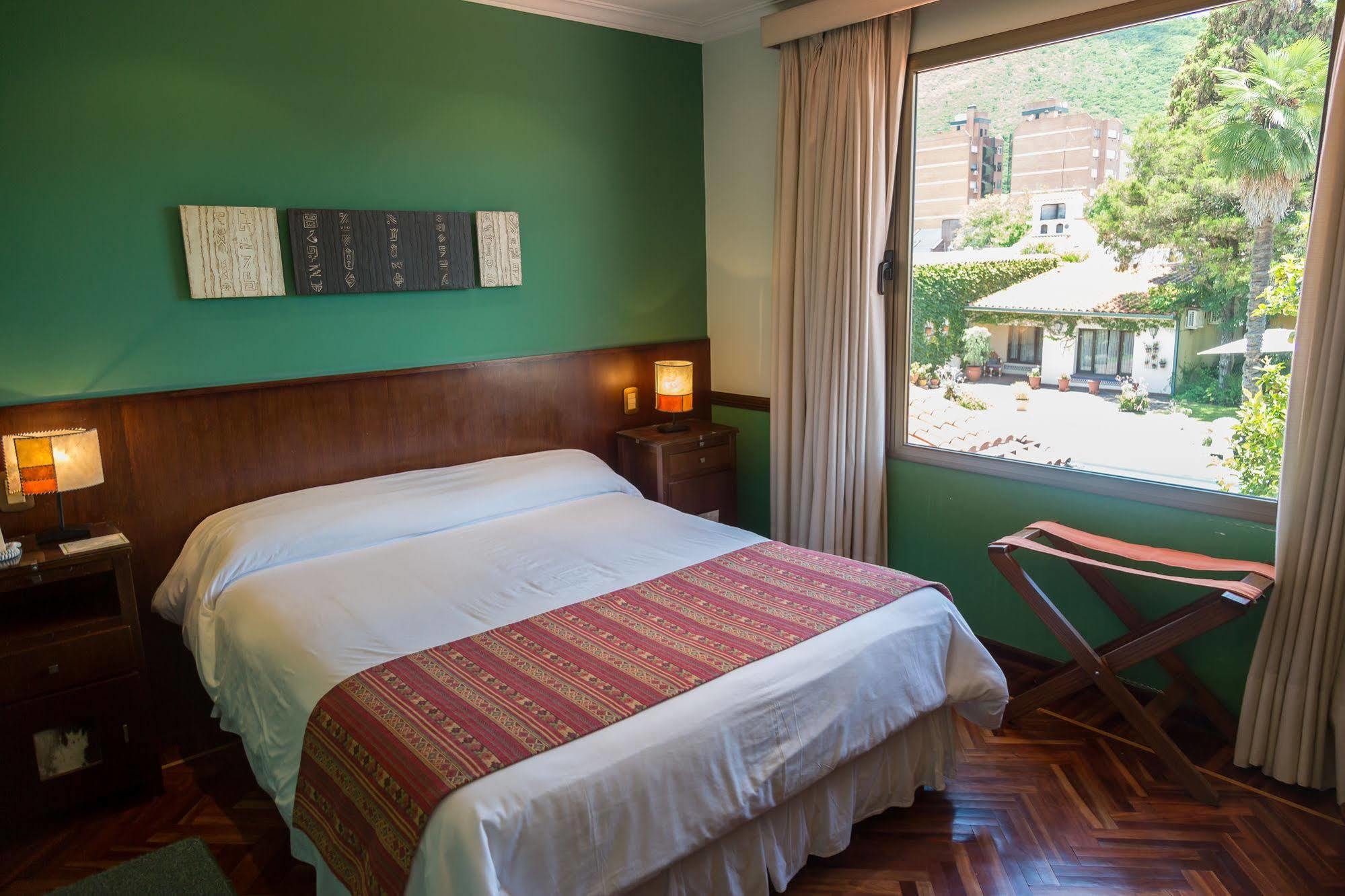 Hotel Boutique La Candela Salta Bagian luar foto