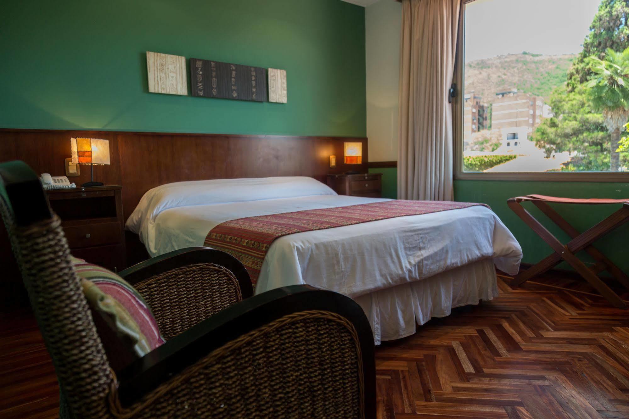 Hotel Boutique La Candela Salta Bagian luar foto