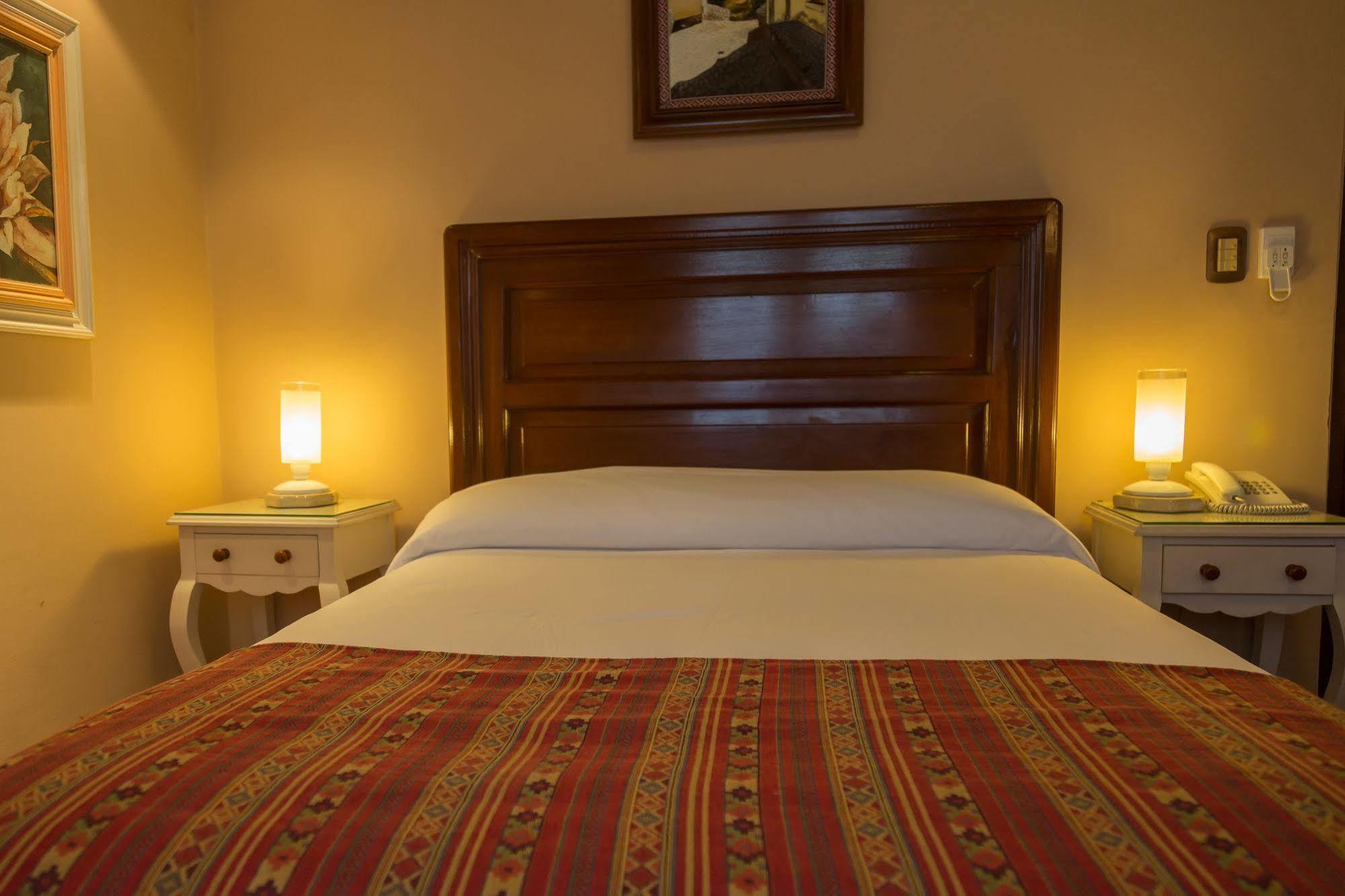 Hotel Boutique La Candela Salta Bagian luar foto